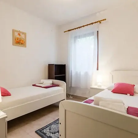 Pelegrin - Two Bedroom With Garden View