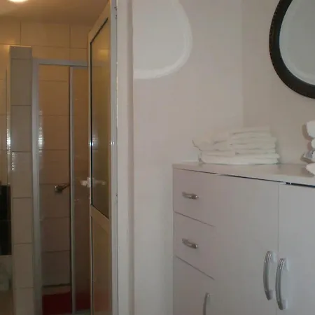 Appartement Pelegrin - Two Bedroom With Garden View *