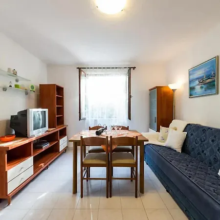 Appartement Pelegrin - Two Bedroom With Garden View
