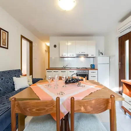 Pelegrin - Two Bedroom With Garden View Appartement